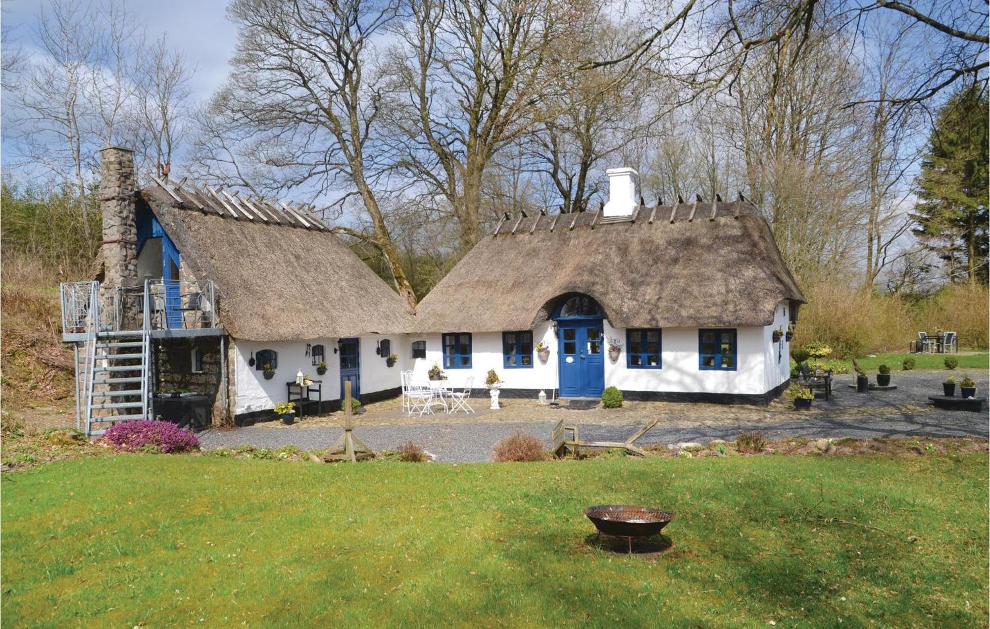 Lovely Home In Give With House A Panoramic View エクステリア 写真