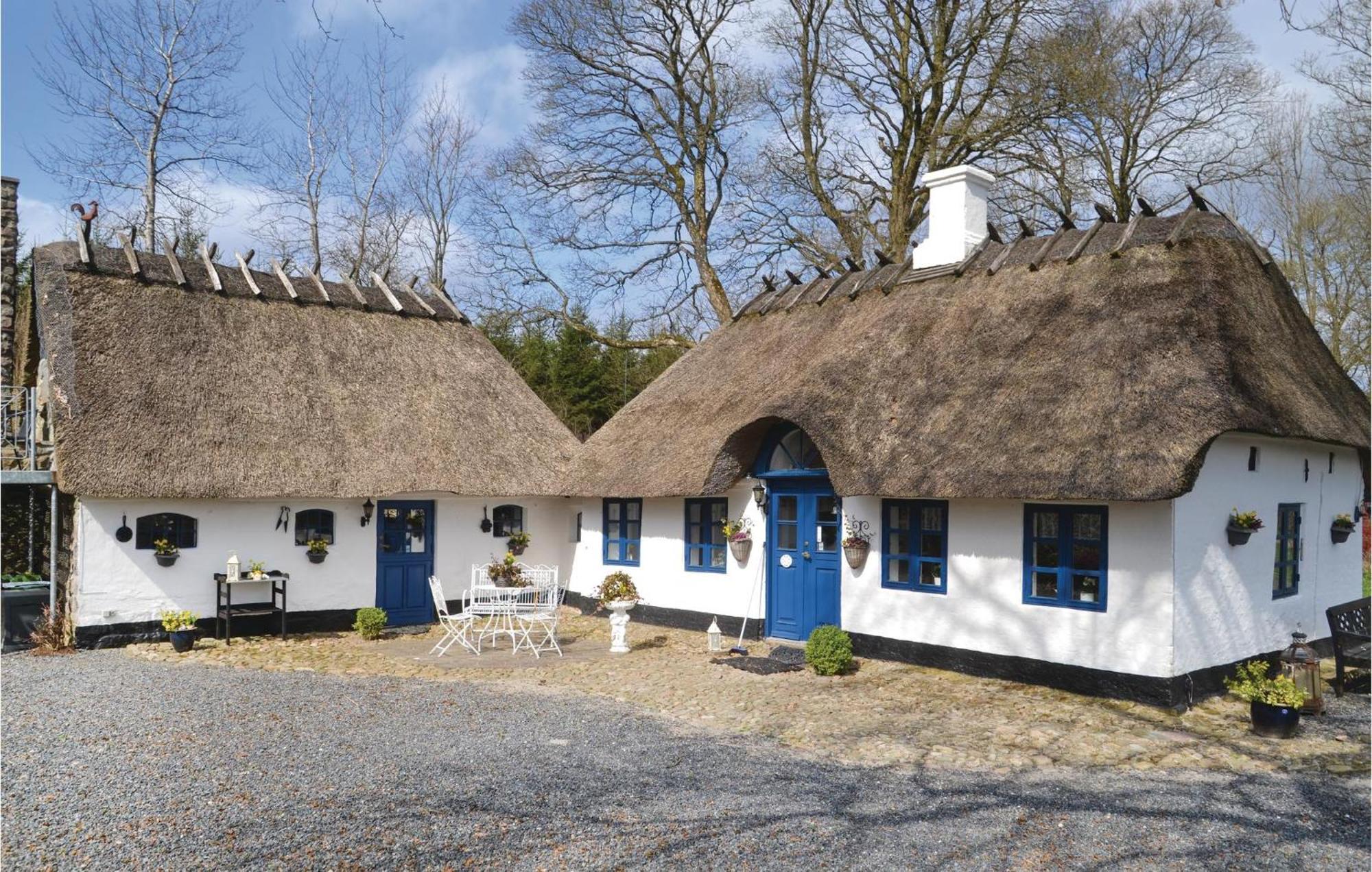 Lovely Home In Give With House A Panoramic View エクステリア 写真
